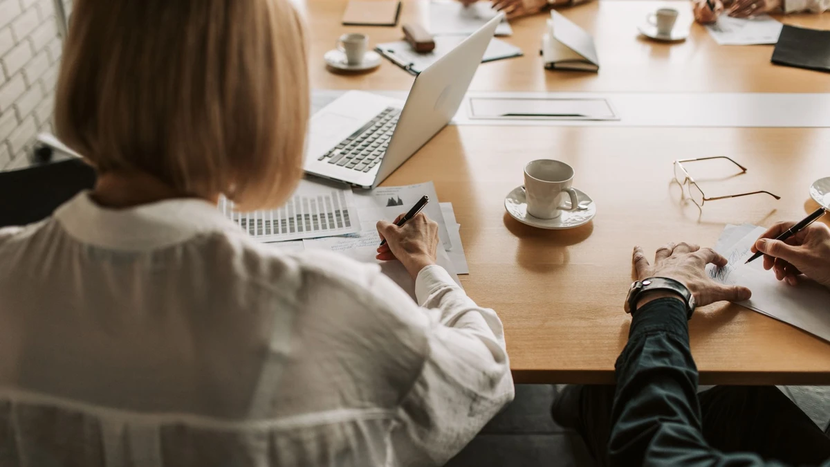 Como escolher advogado de compliance digital para empresas 1 Análise de processos internos e conformidade regulatória para empresas de tecnologia