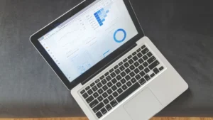 Dashboard de software SaaS na nuvem e termos de licenciamento para empresas