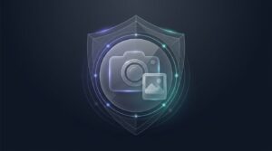 Ilustração editorial de proteção jurídica de fotografia e imagem na internet com escudo e câmera